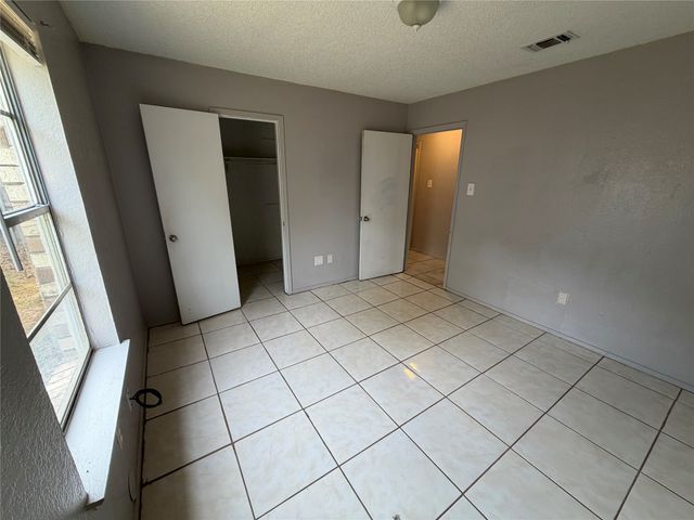 737 Woodland Court, Kennedale, TX 76060