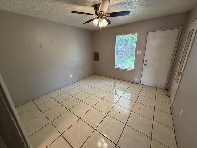 737 Woodland Court, Kennedale, TX 76060