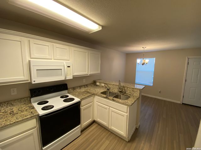 1615 N NAVIDAD ST, San Antonio, TX 78201