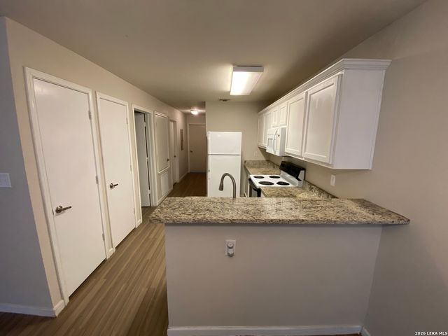 1615 N NAVIDAD ST, San Antonio, TX 78201