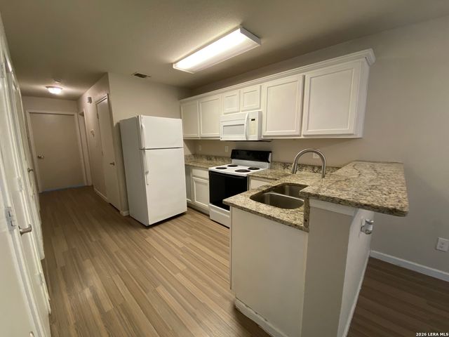 1615 N NAVIDAD ST, San Antonio, TX 78201