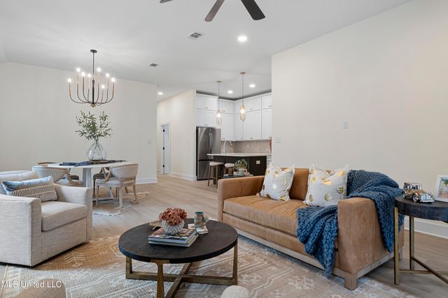 1712 Pelican Avenue, Ocean Springs, MS 39564