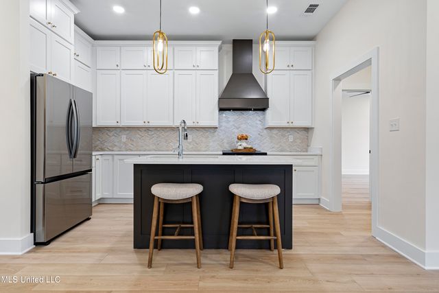 1712 Pelican Avenue, Ocean Springs, MS 39564