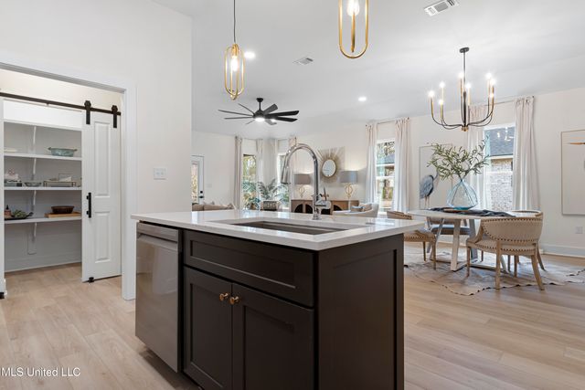 1712 Pelican Avenue, Ocean Springs, MS 39564