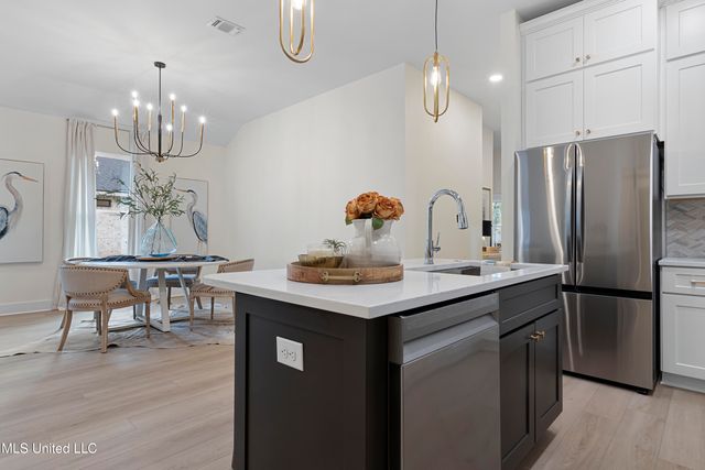 1712 Pelican Avenue, Ocean Springs, MS 39564