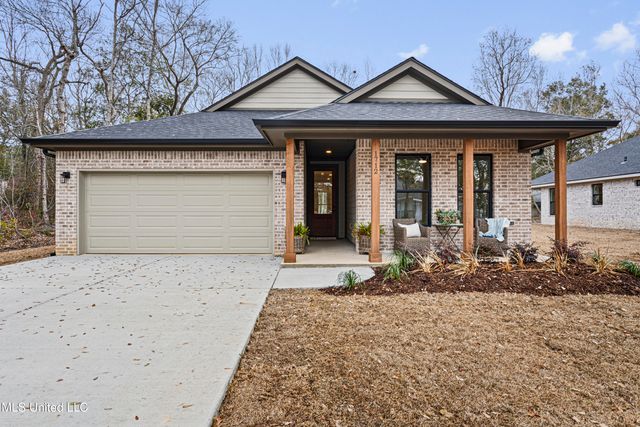 1712 Pelican Avenue, Ocean Springs, MS 39564