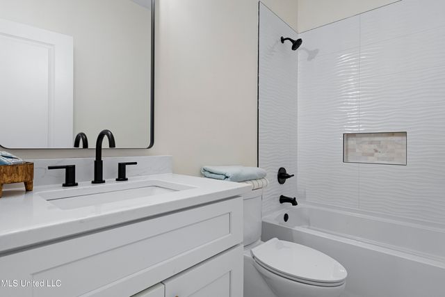 1712 Pelican Avenue, Ocean Springs, MS 39564