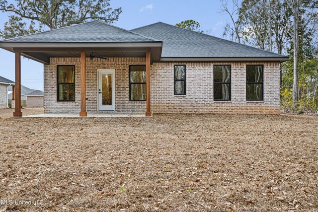 1712 Pelican Avenue, Ocean Springs, MS 39564