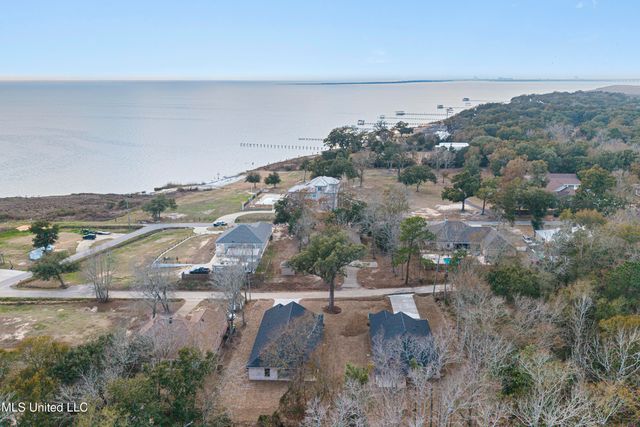 1712 Pelican Avenue, Ocean Springs, MS 39564