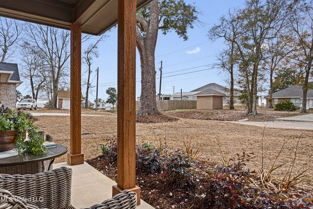 1712 Pelican Avenue, Ocean Springs, MS 39564