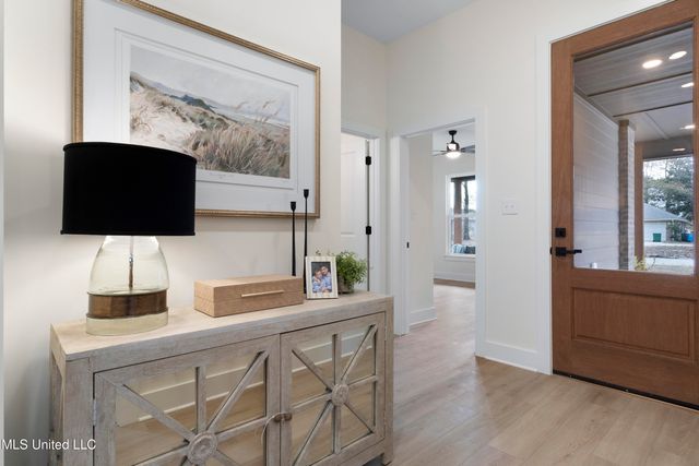 1712 Pelican Avenue, Ocean Springs, MS 39564