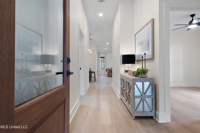 1712 Pelican Avenue, Ocean Springs, MS 39564