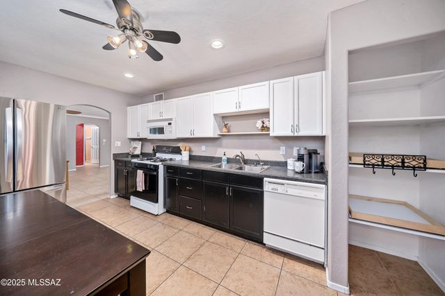 8459 E Desert Steppes Drive, Tucson, AZ 85710