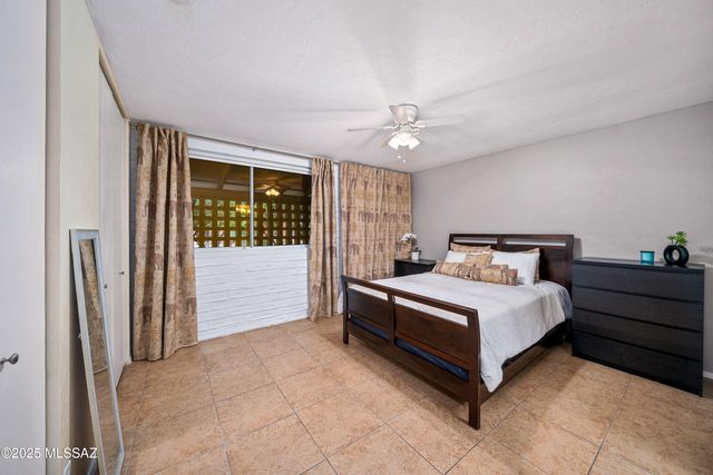 8459 E Desert Steppes Drive, Tucson, AZ 85710