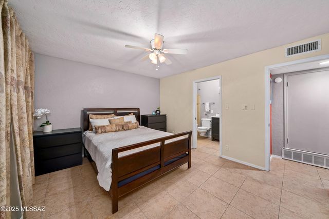 8459 E Desert Steppes Drive, Tucson, AZ 85710