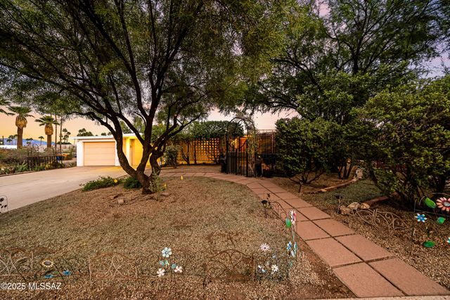 8459 E Desert Steppes Drive, Tucson, AZ 85710
