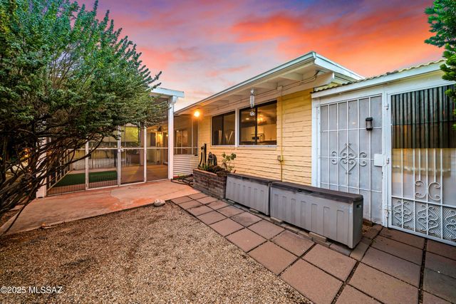 8459 E Desert Steppes Drive, Tucson, AZ 85710