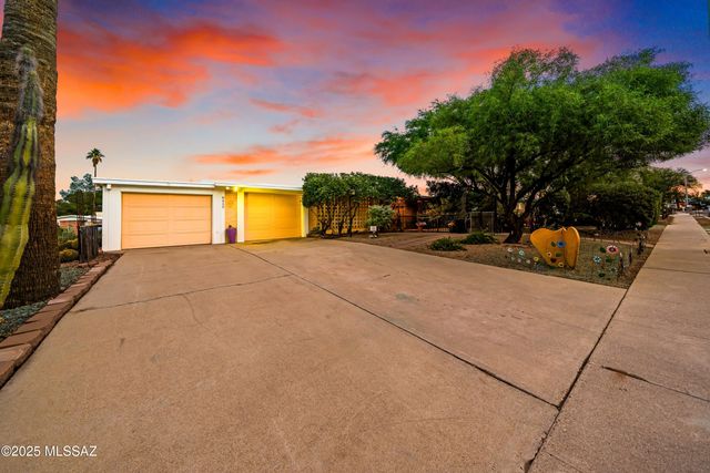 8459 E Desert Steppes Drive, Tucson, AZ 85710