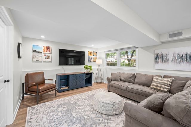 2518 N Ridge Avenue, Arlington Heights, IL 60004