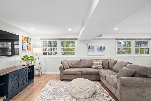 2518 N Ridge Avenue, Arlington Heights, IL 60004