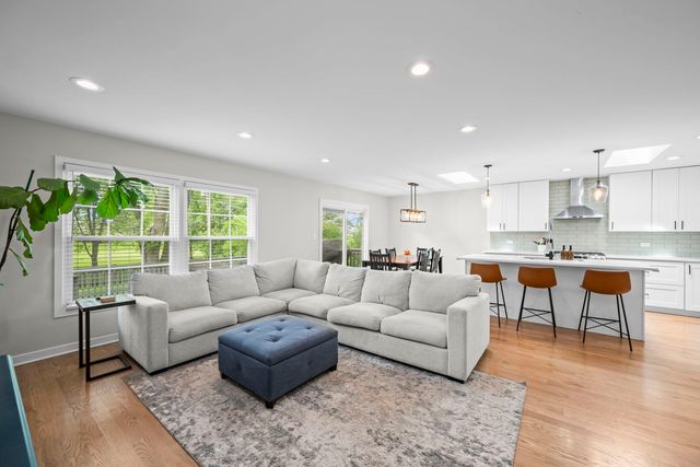 2518 N Ridge Avenue, Arlington Heights, IL 60004