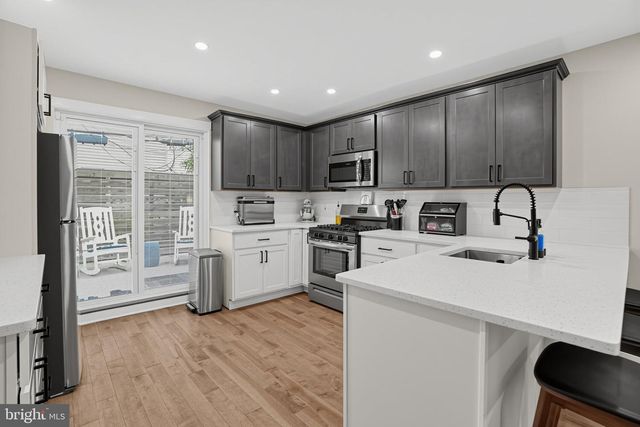 605 DUDLEY ST, Philadelphia, PA 19148