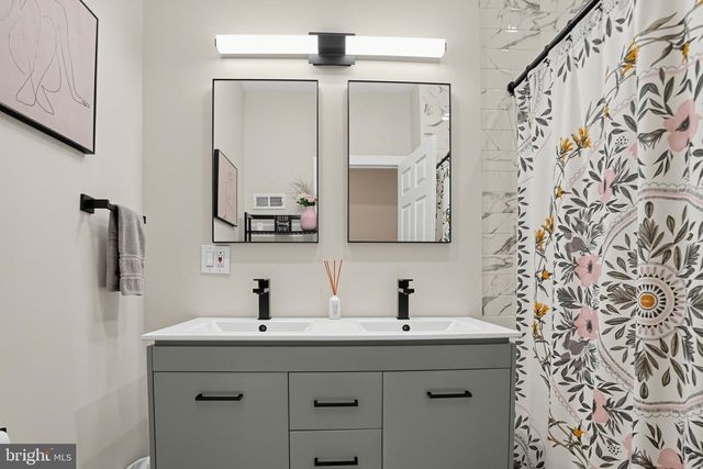 605 DUDLEY ST, Philadelphia, PA 19148