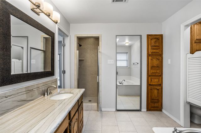 2942 Woodland Hills Drive, Grapevine, TX 76051