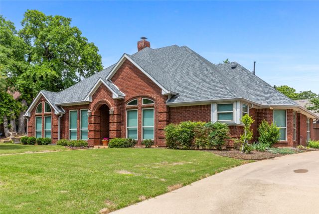 2942 Woodland Hills Drive, Grapevine, TX 76051
