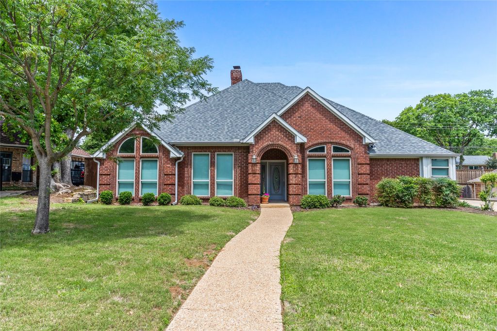 2942 Woodland Hills Drive, Grapevine, TX 76051