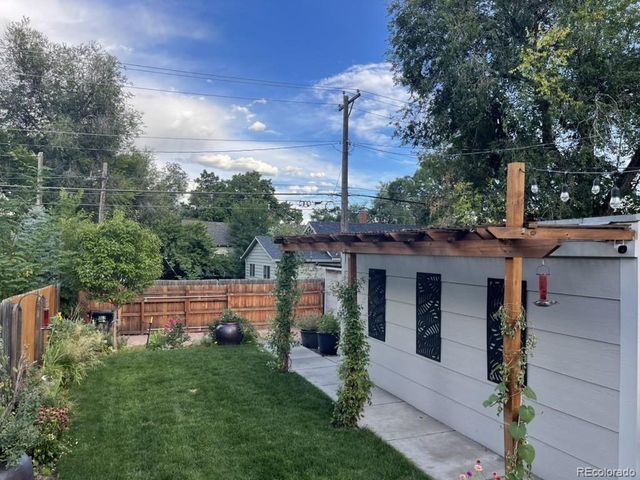 805 N Corona St, Colorado Springs, CO 80903
