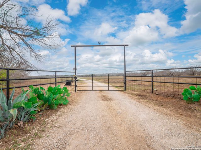 12330 Pearsall Rd, Atascosa, TX 78002