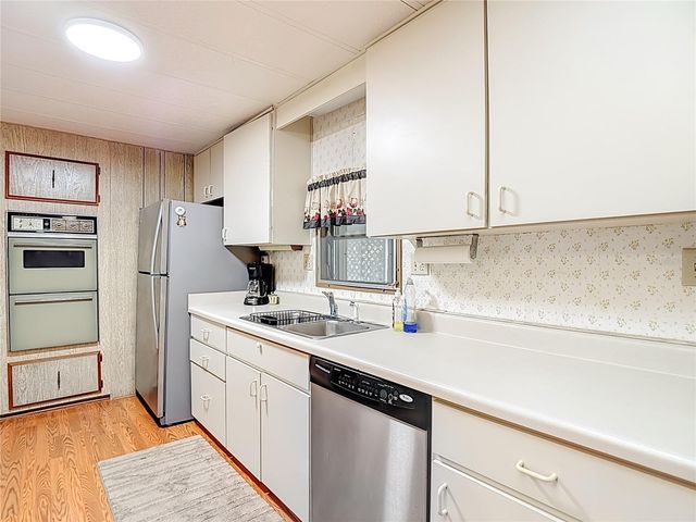 8407 HIGHPOINT BOULEVARD, Brooksville, FL 34613