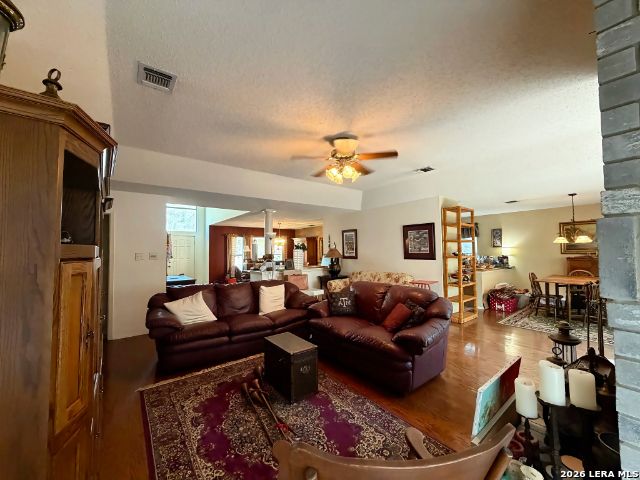 16522 CALICO CREEK DR, San Antonio, TX 78247