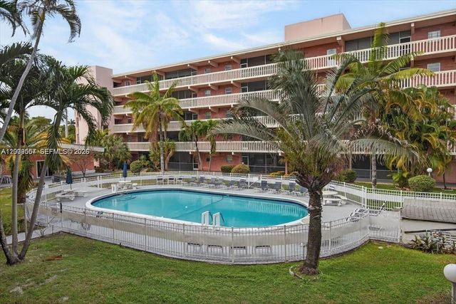 180 NE 12th Ave 15B, Hallandale Beach, FL 33009