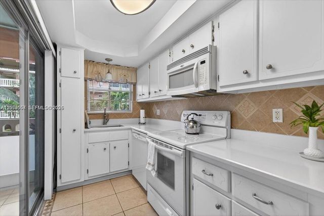 180 NE 12th Ave 15B, Hallandale Beach, FL 33009