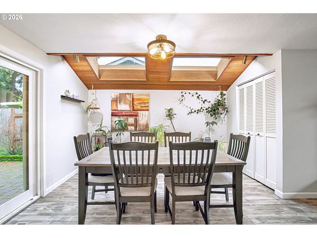 2611 ERIN Way, Eugene, OR 97408