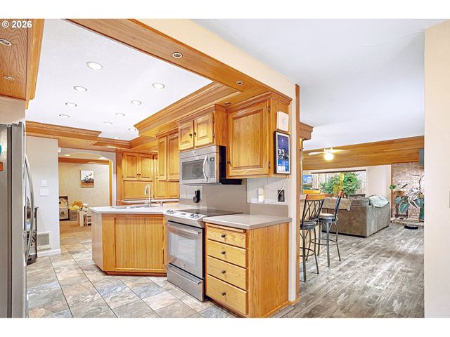 2611 ERIN Way, Eugene, OR 97408