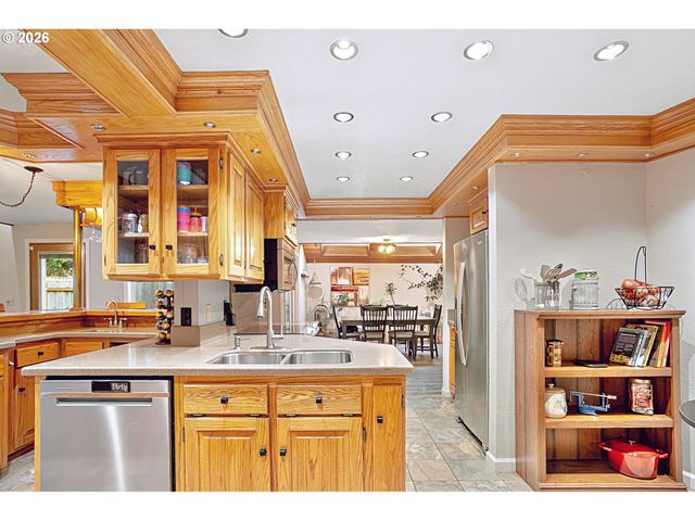 2611 ERIN Way, Eugene, OR 97408