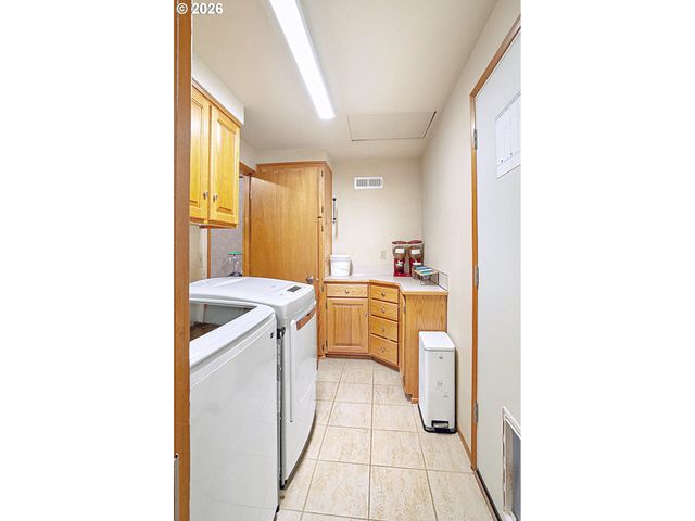 2611 ERIN Way, Eugene, OR 97408