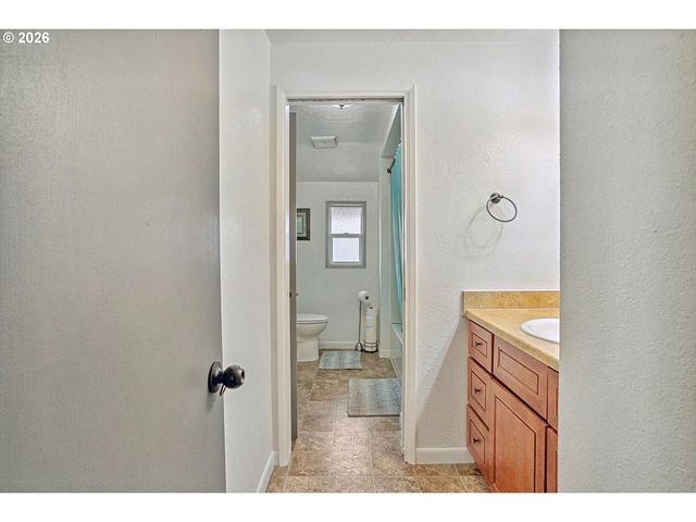 2611 ERIN Way, Eugene, OR 97408