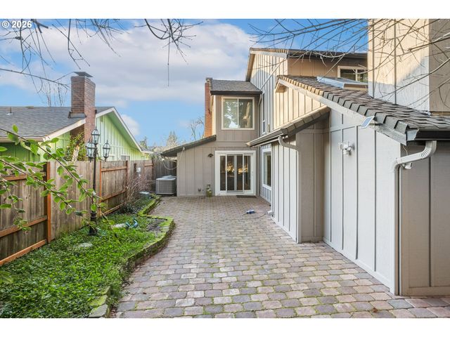 2611 ERIN Way, Eugene, OR 97408