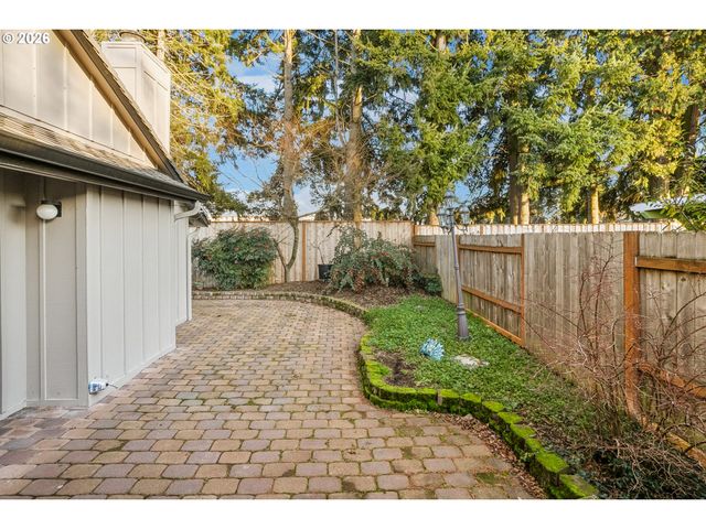 2611 ERIN Way, Eugene, OR 97408
