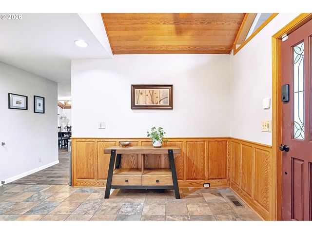 2611 ERIN Way, Eugene, OR 97408