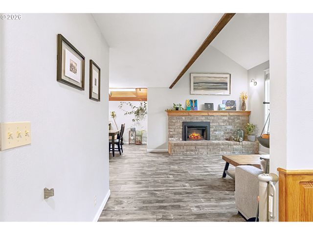 2611 ERIN Way, Eugene, OR 97408