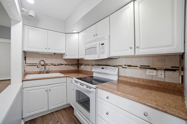 5125 Blodgett Avenue 510, Downers Grove, IL 60515