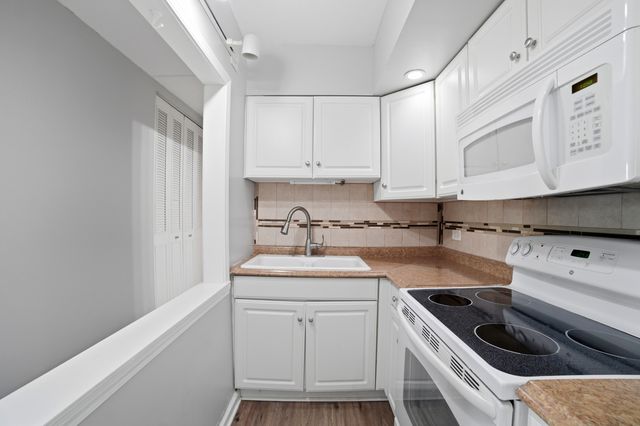 5125 Blodgett Avenue 510, Downers Grove, IL 60515