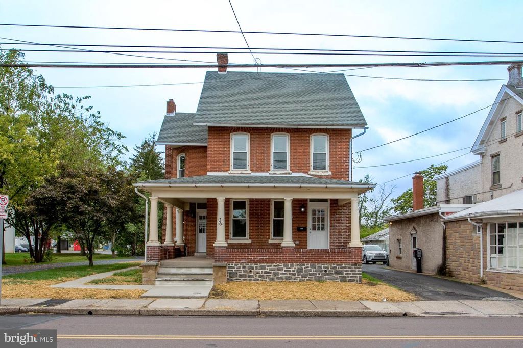 36 S MAIN ST, Quakertown, PA 18951
