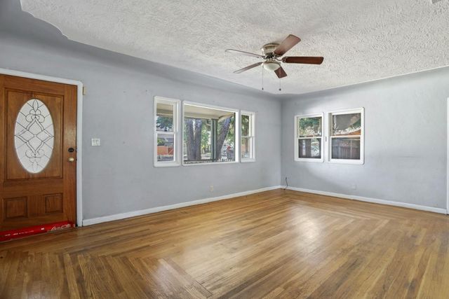 916 Elm Ave, Modesto, CA 95354