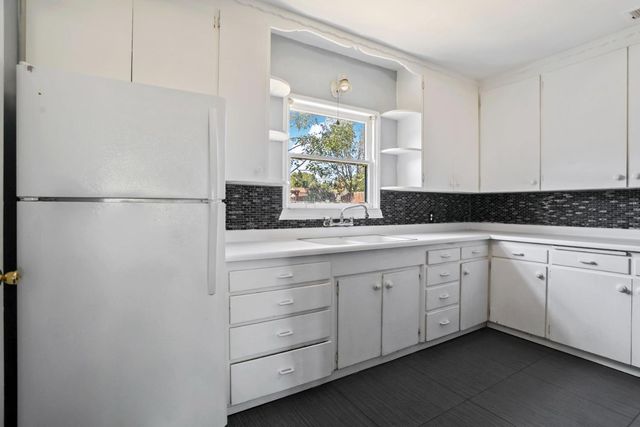 916 Elm Ave, Modesto, CA 95354